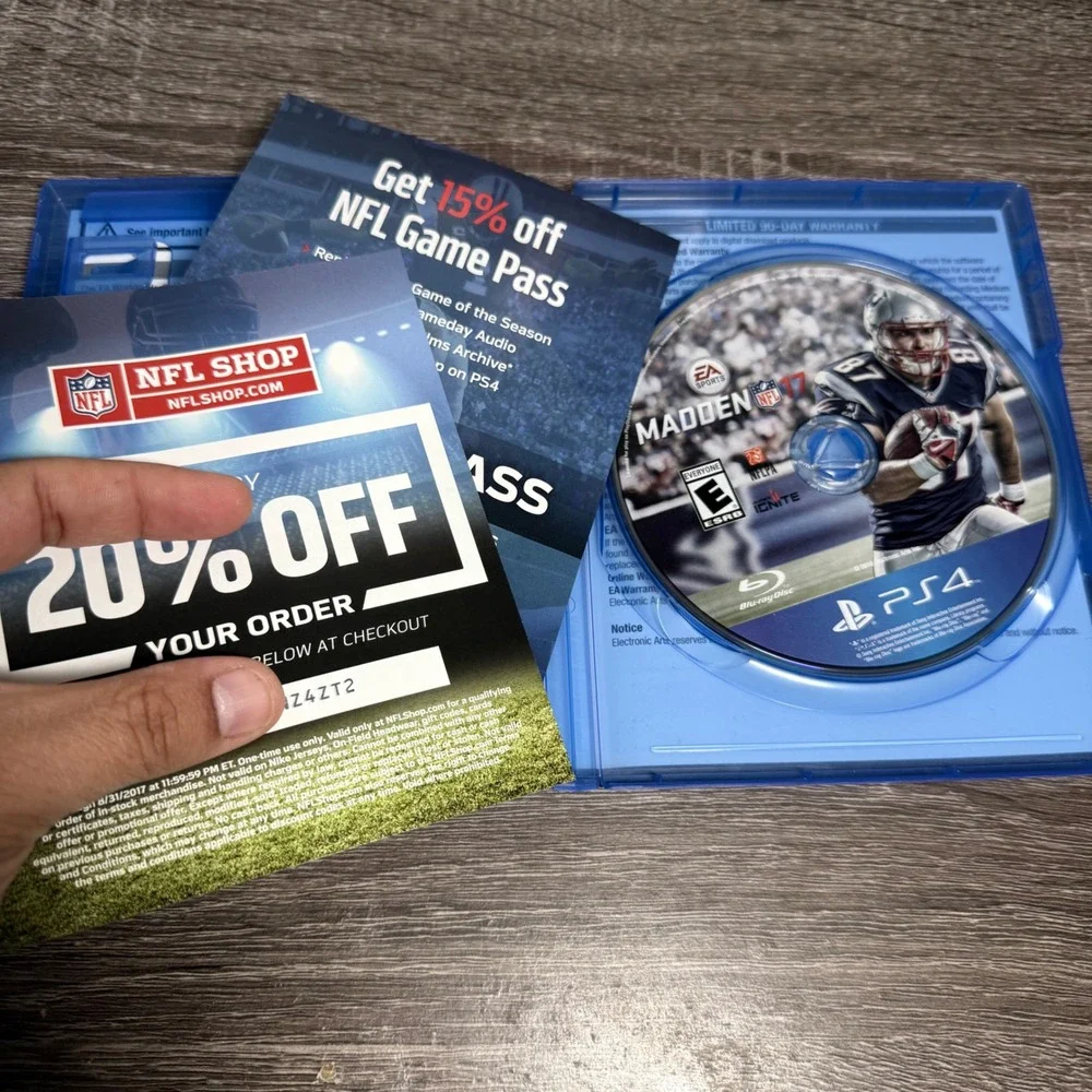 EA Sports Video Game Madden NFL 17 Football PS4 PlayStation 4 Disc Case One Size